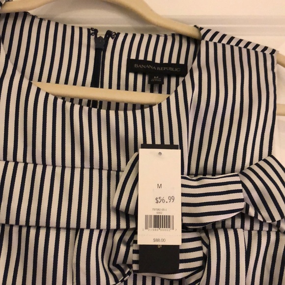 Banana Republic sleeveless top - Picture 2 of 5